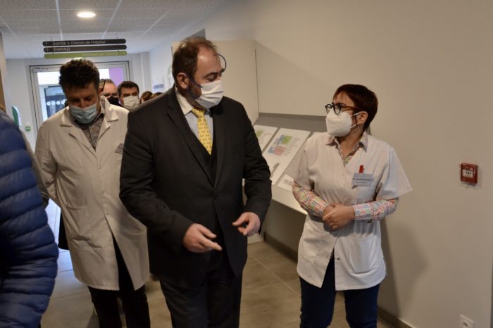 DSC_0876 - Dans les couloirs pour rejoindre le Pôle médicosocial DSC_0876 - Dans les couloirs pour rejoindre le Pôle médicosocial