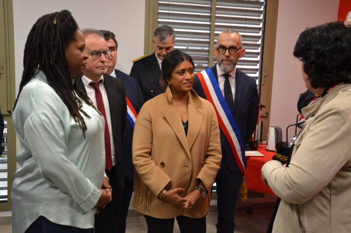 Visite ministérielle du 9 février 2024 - Échange avec les deux animatrices, Gladys Élisabeth et Chantal Frechou Visite ministérielle du 9 février 2024 - Échange avec les deux animatrices, Gladys Élisabeth et Chantal Frechou