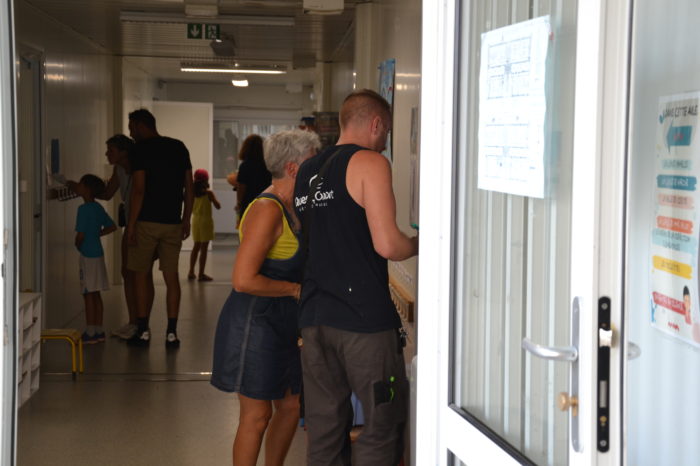 Visite école provisoire6 - août 2024 - Découverte des couloirs et des classes Visite école provisoire6 - août 2024 - Découverte des couloirs et des classes