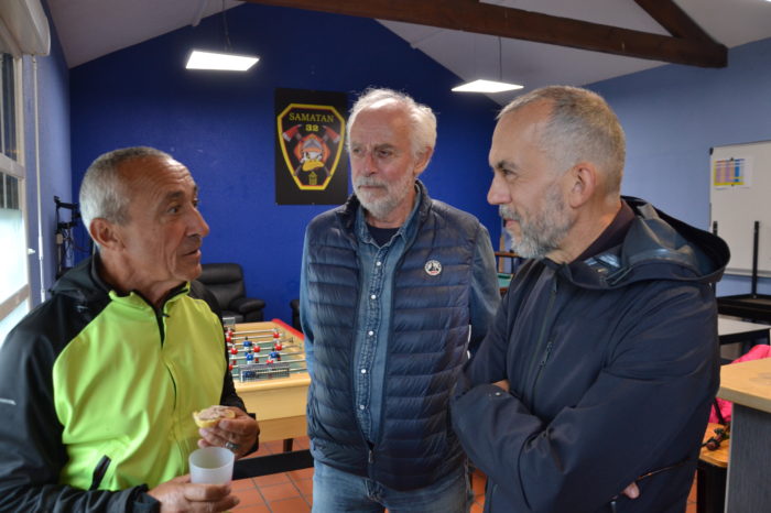 F061B886-2062-4CB5-8DC2-AA9802FD30EA - Dialogue avec l'adjoint Didier Villate et le maire Hervé Lefebvre (à droite) F061B886-2062-4CB5-8DC2-AA9802FD30EA - Dialogue avec l'adjoint Didier Villate et le maire Hervé Lefebvre (à droite)