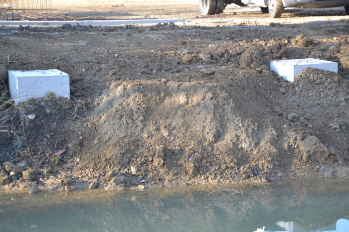Chantier école Chaze3 - janvier 2025 - Les fondations en attendant la passerelle Chantier école Chaze3 - janvier 2025 - Les fondations en attendant la passerelle