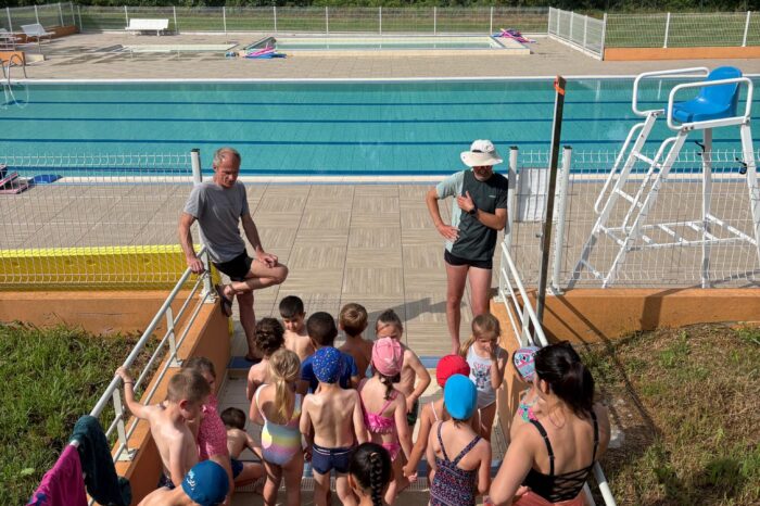 Grandir dehors école 1 - Séance piscine à Lombez pour les enfants de la maternelle.