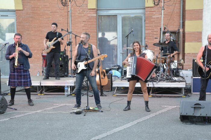 Théâtrales d'été 2025 - Excellente prestation de l'excellent groupe Graines de sel Théâtrales d'été 2025 - Excellente prestation de l'excellent groupe Graines de sel