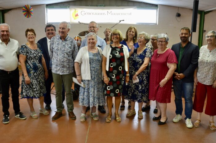 50 ans du Trait d'union - Photo souvenir avec les anciens responsables et les élu(e)s 50 ans du Trait d'union - Photo souvenir avec les anciens responsables et les élu(e)s