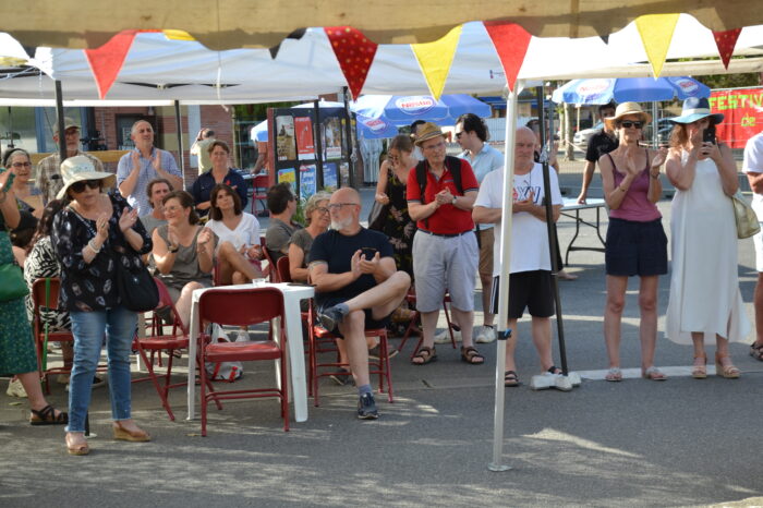 Festival de théâtre5 - juillet 2026 - Une partie du public.
Festival de théâtre5 - juillet 2026 - Une partie du public.